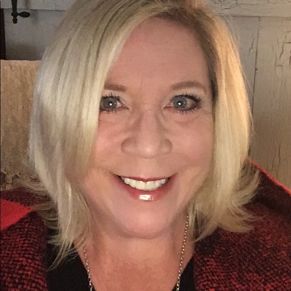 Meet your Posher, Deanna - Picture 1 of 1